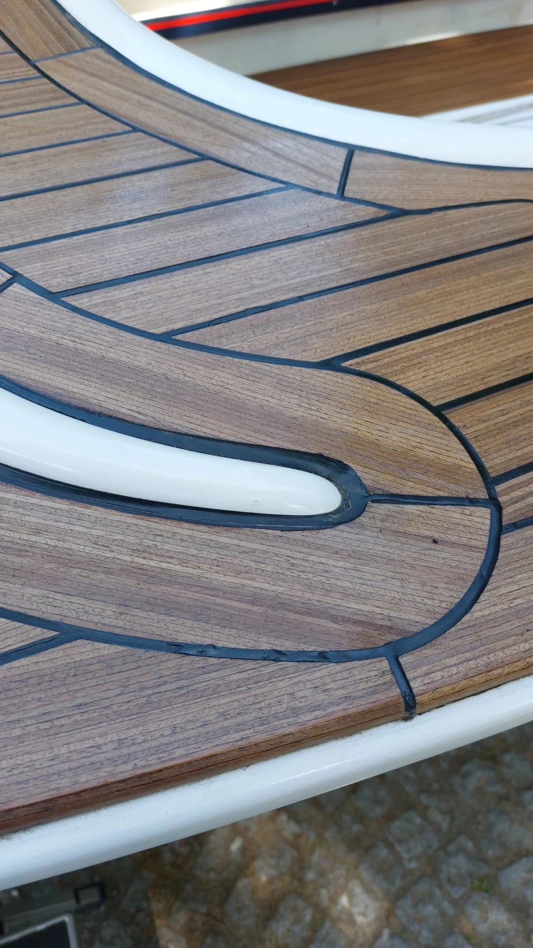 Linee curve e venatura di una coperta in BlueTeak